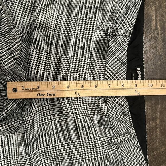 Express Women's Columnist Houndstooth Capris Pants Size 8 - Picture 4 of 7